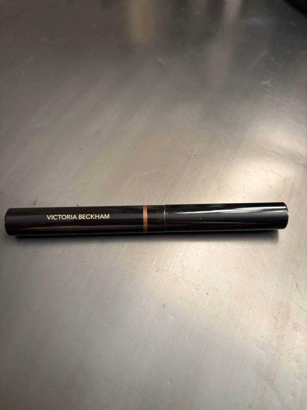 Victoria Beckham Beauty Eye Wear
Longwear Eyeshadow Stick | Caramel - Picture 8 of 12